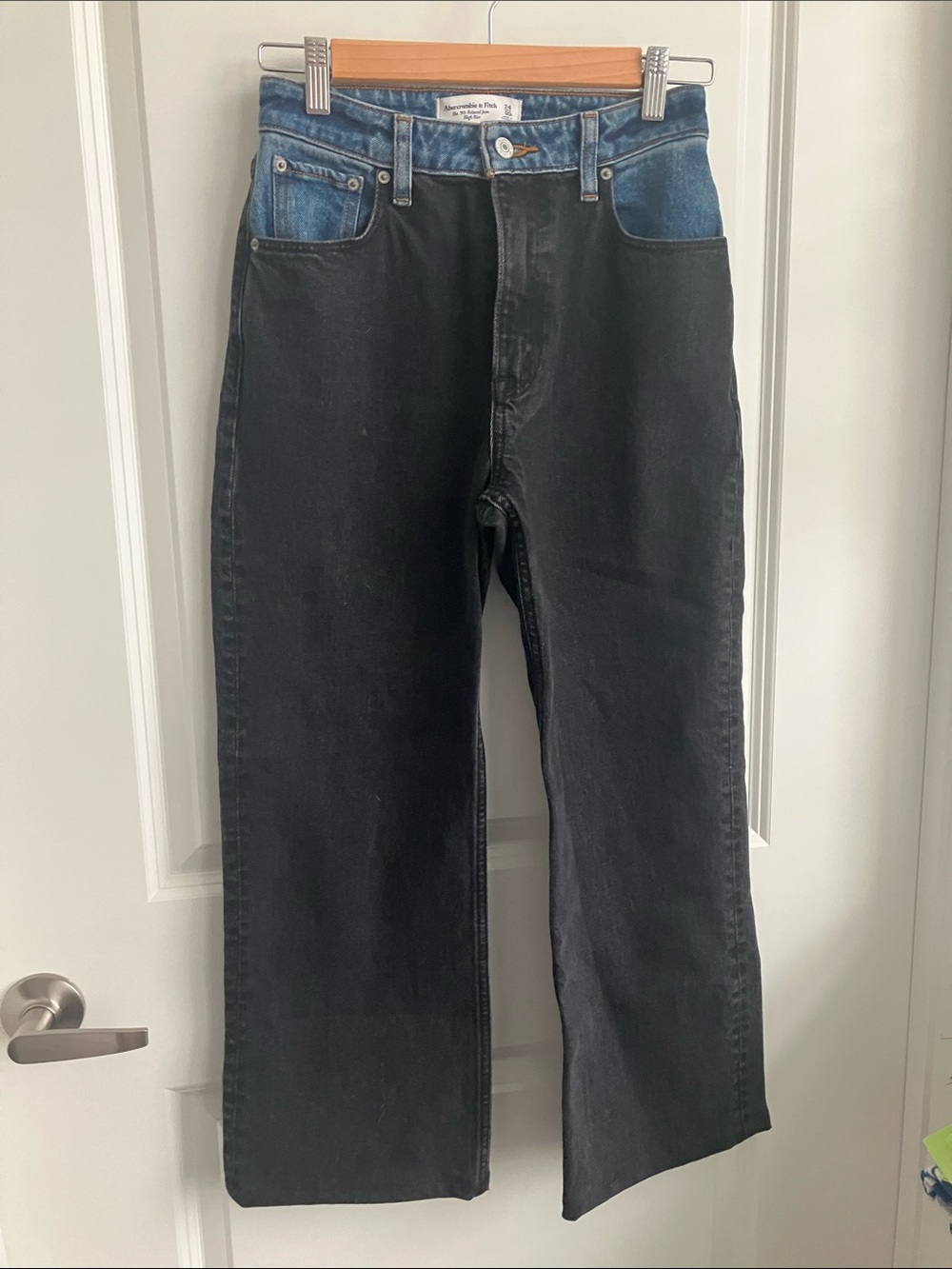 Abercrombie & Fitch the 90s relaxed Jean high rise